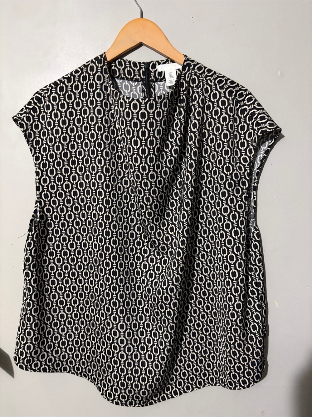 H&M Black and White Chainlink Cap-Sleeve Blouse